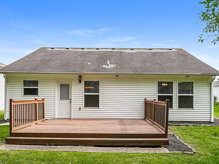 2735 Sutherland Dr — Photo 16