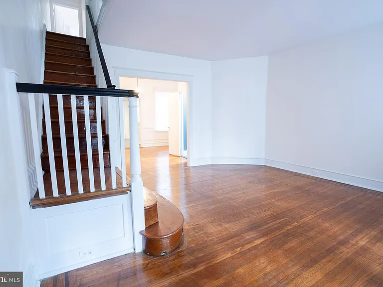 5453 W Montgomery Ave — Photo 4