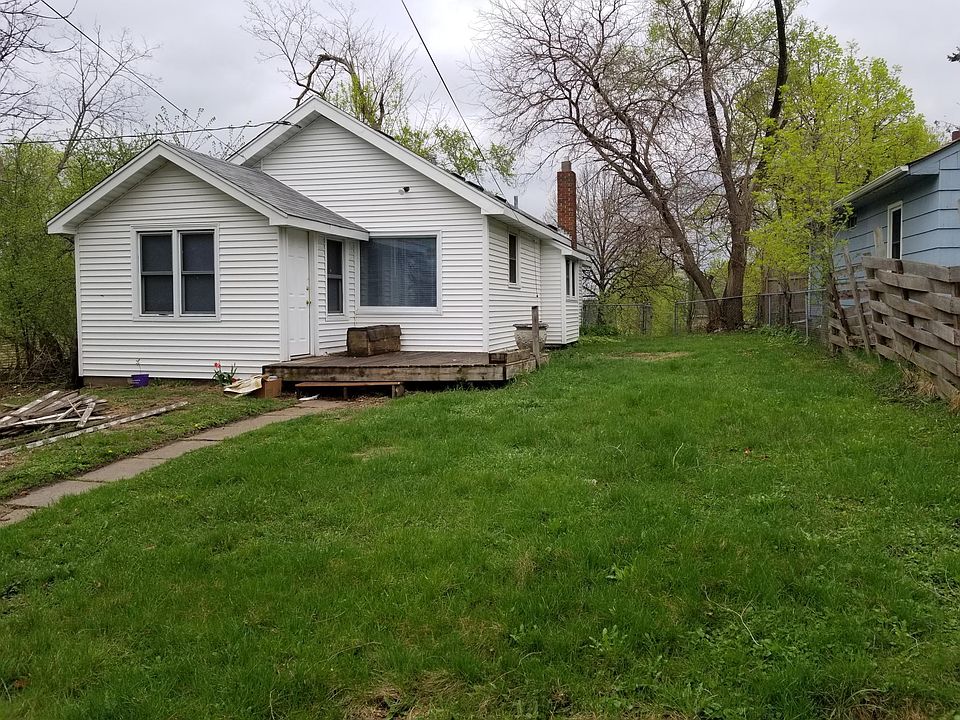 2nd image of 3725 6th St N