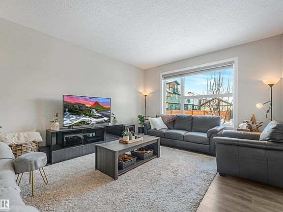 4th image of 725 36th St SW