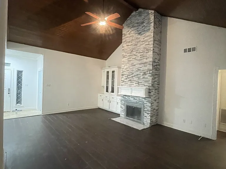 6511 Castle Lane Dr — Photo 4