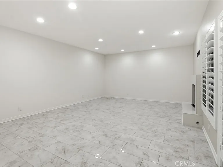 5200 White Oak Ave #36 — Photo 7