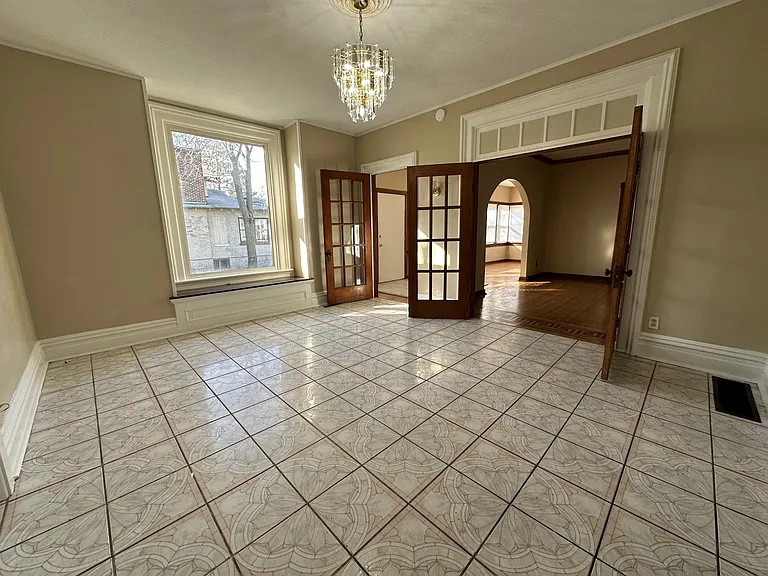 975 N Church St — Photo 2