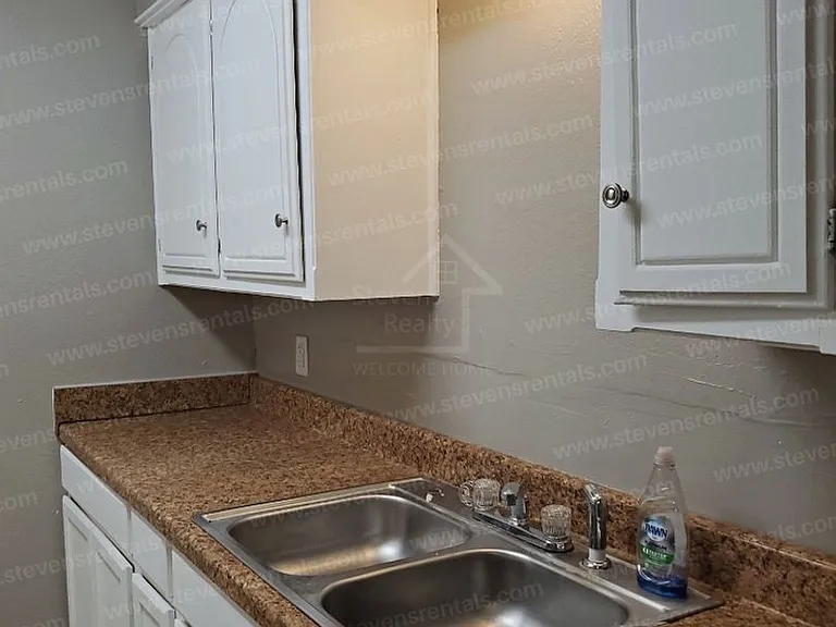 Greenswest Apartments — Photo 28