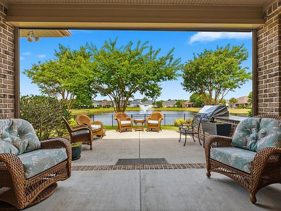 3rd image of 851 Monterrosa Dr.