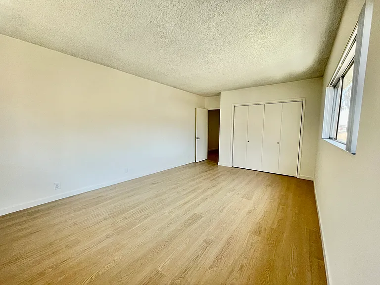 4254 W 5th St #9 — Photo 15