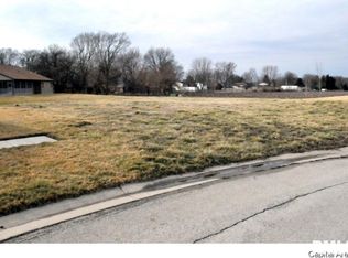 1801 West Road Dr, Springfield, IL 62711