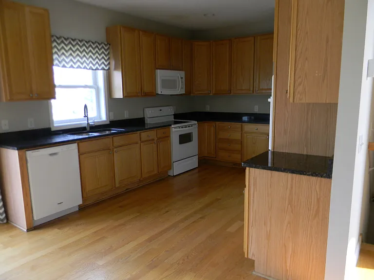 1012 Harvest Dr SW — Photo 3