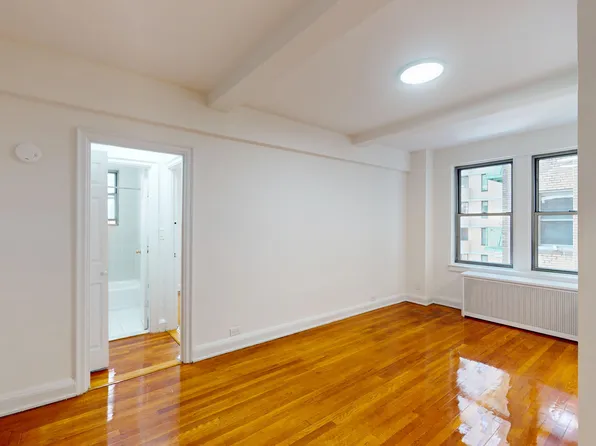 301 East 38th Street image 6 of 25