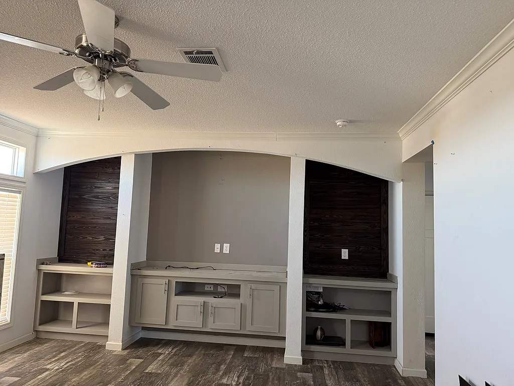 4 bed, 2.0 bath, 2280 sqft, $2,400 — Photo 3