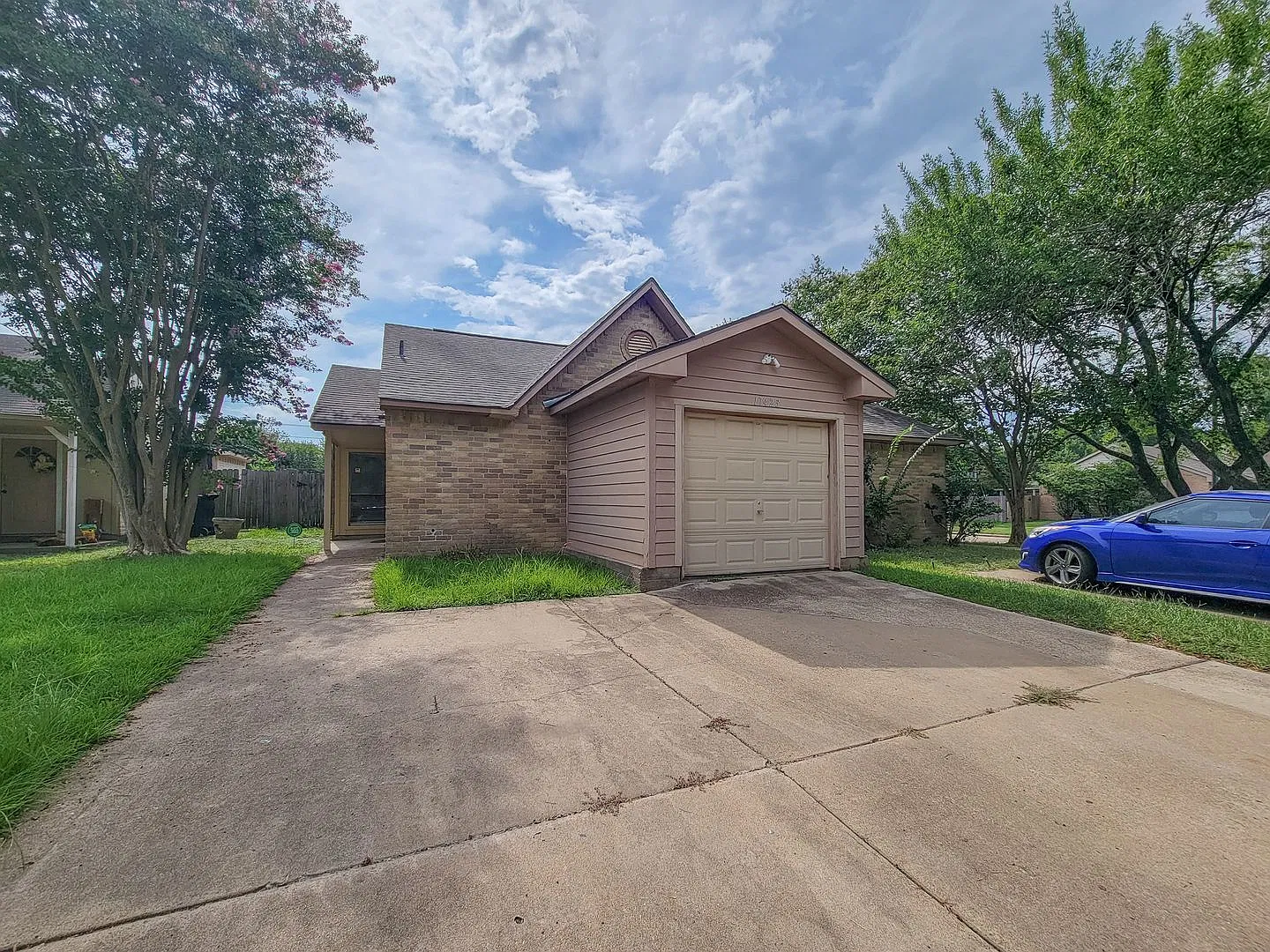This charming home offers 3 bedrooms and 2 full bathrooms. No back neighbors. Quiet street, corne... — Photo 3