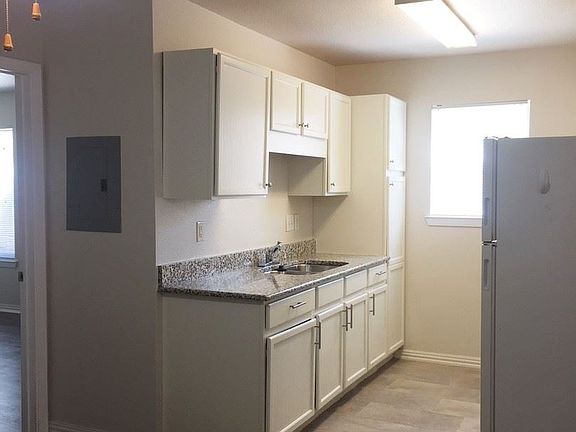 5th image of 215 Eleanor Ave APT 4