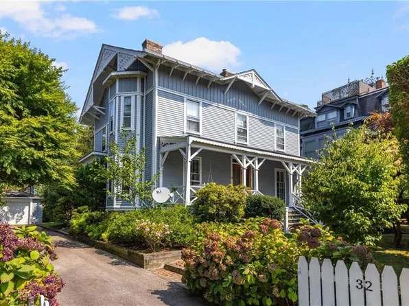 32 Ayrault St, Newport, RI 02840