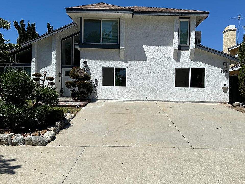 This is the whole house view from the front. the ADU entrance is on the right with a private access.