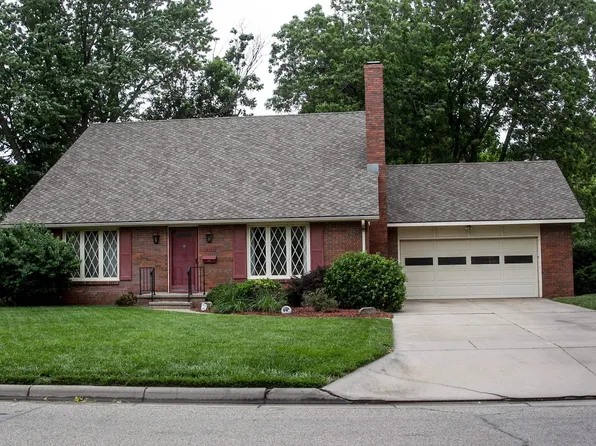 802 Bannock Burn Rd, Hutchinson, KS 67502