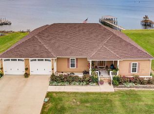 1406 Eagle Lake Shore Rd, Vicksburg, MS 39183