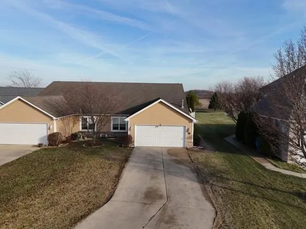 10597 Maine Dr, Crown Point, IN 46307