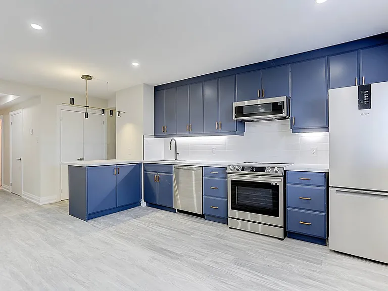 2071 Keele St #LOWER — Photo 4