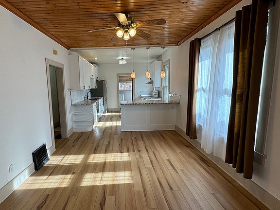 4th image of 2828 Elm St