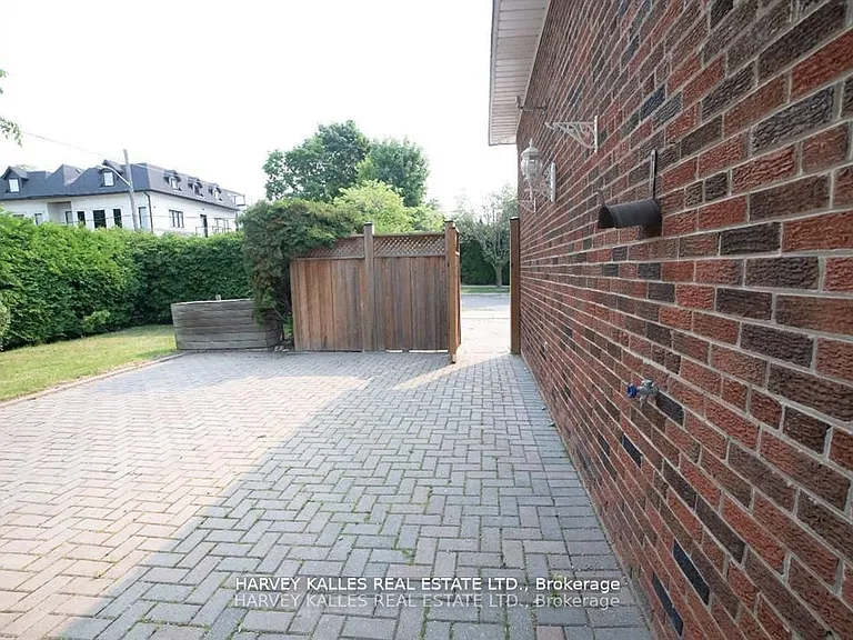 550 Glencairn Ave #BASEMENT — Photo 10