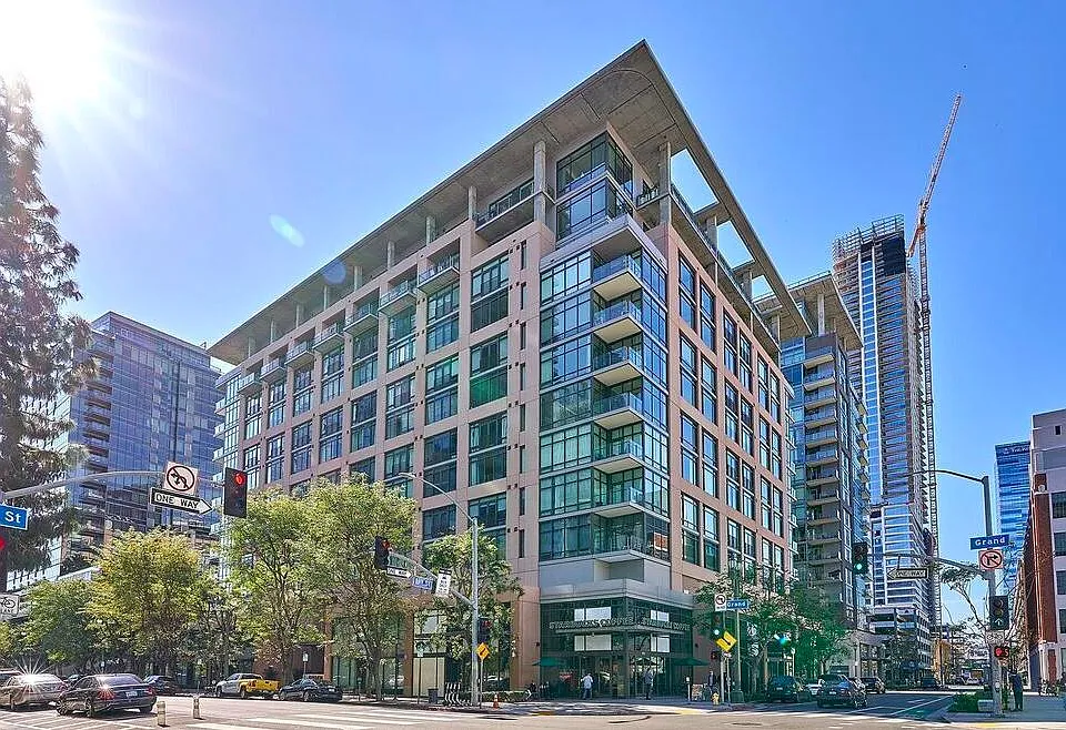 1111 S Grand Ave #817