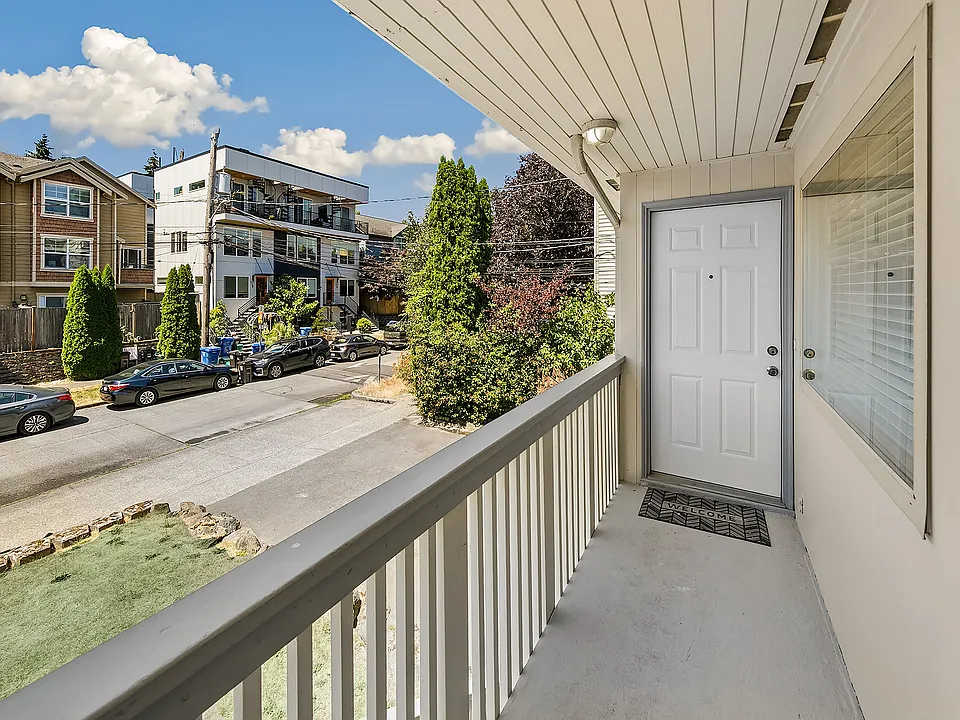 Top-floor end unit.