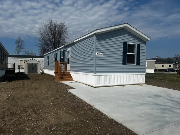 10406 Middle Ln, Casco, MI 48064