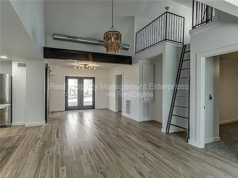 2221 NW 34th St — Photo 3