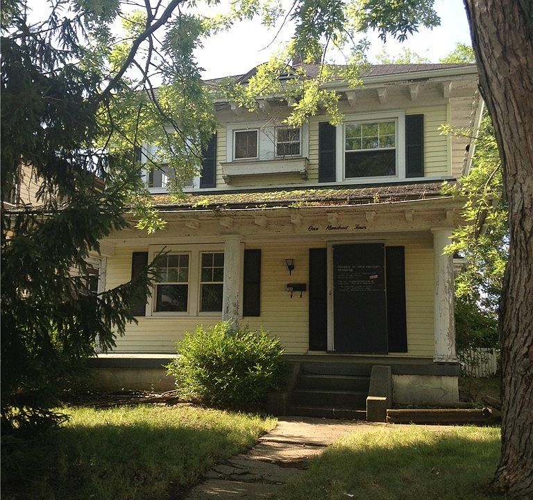 1st image of 104 E Beechwood Ave