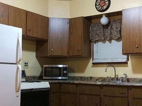 4th image of 2328 Gaebler Ave