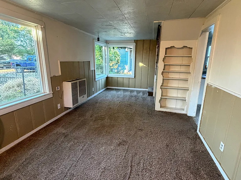 216 1/2 N Peach St — Photo 2