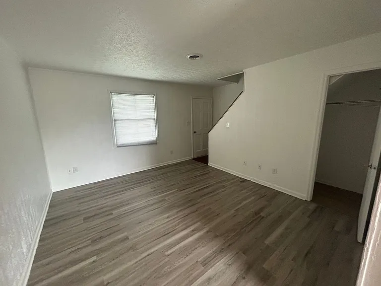 515 Rosewood Ave — Photo 6