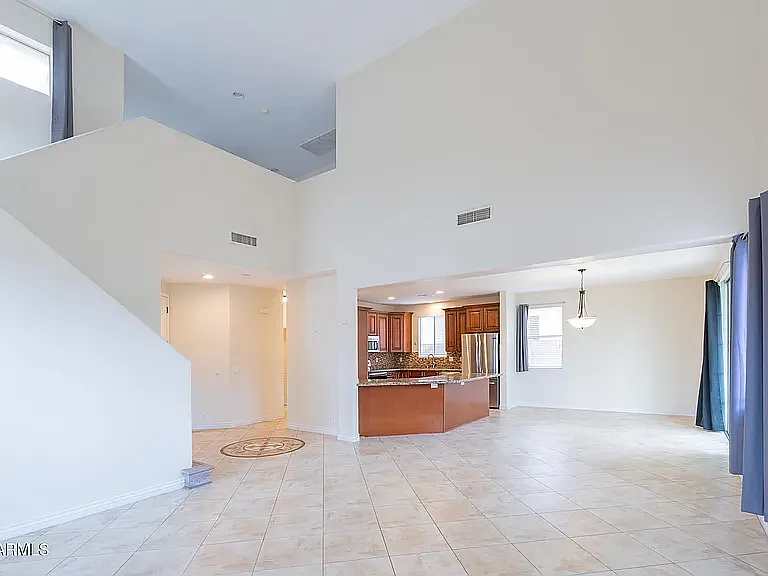 3 bed, 2.5 bath, 2036 sqft, $850 — Photo 3