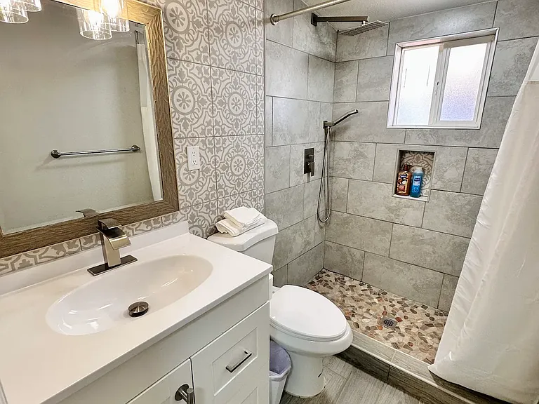 Full Bathroom
