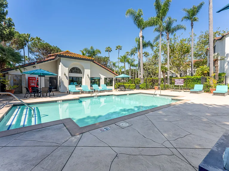 Mirada at La Jolla Colony Apartments — Photo 23