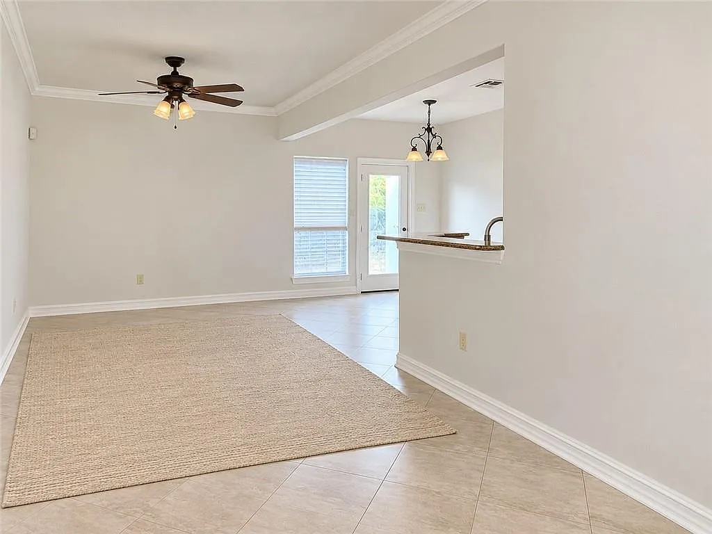 3 bed, 1674 sqft, $2,000 — Photo 2
