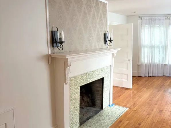 105 Burncoat St #2, Worcester, MA 01605