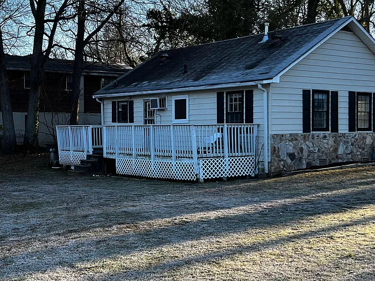 2415 Hamill Rd — Photo 7
