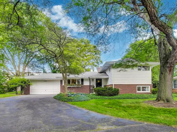 1525 Evergreen Ter, Glenview, IL 60025