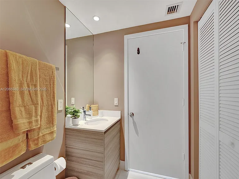 121 NE 34th St #2106A — Photo 23