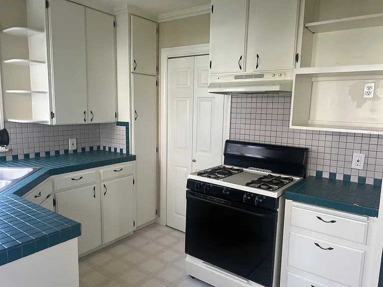 1008 Queen Anne Ave — Photo 8