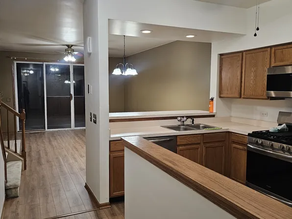 4446 W Quill Ln, Waukegan, IL 60085