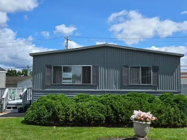 40114 N Tothill Cir, Sterling Heights, MI 48310