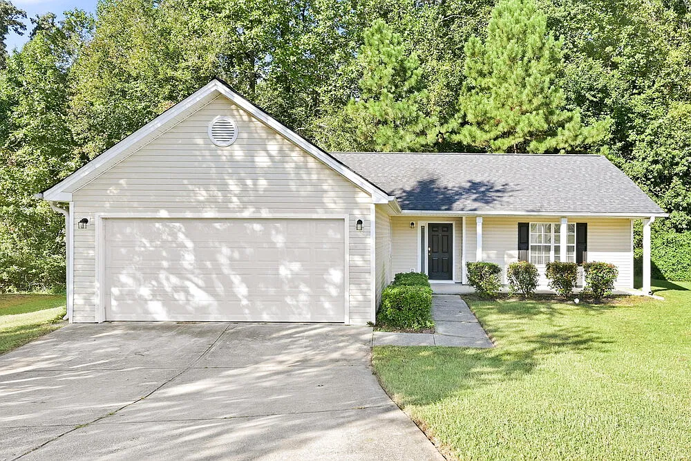 3 bed, 2.0 bath, 1340 sqft, $2,015 — Photo 1
