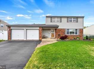 1522 Hampton Rd, Bensalem, PA 19020
