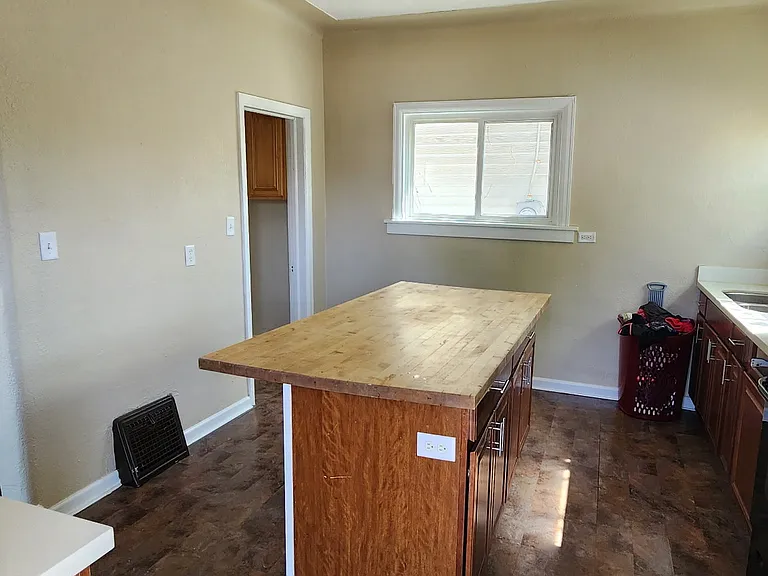 1522 Mott Ave — Photo 21