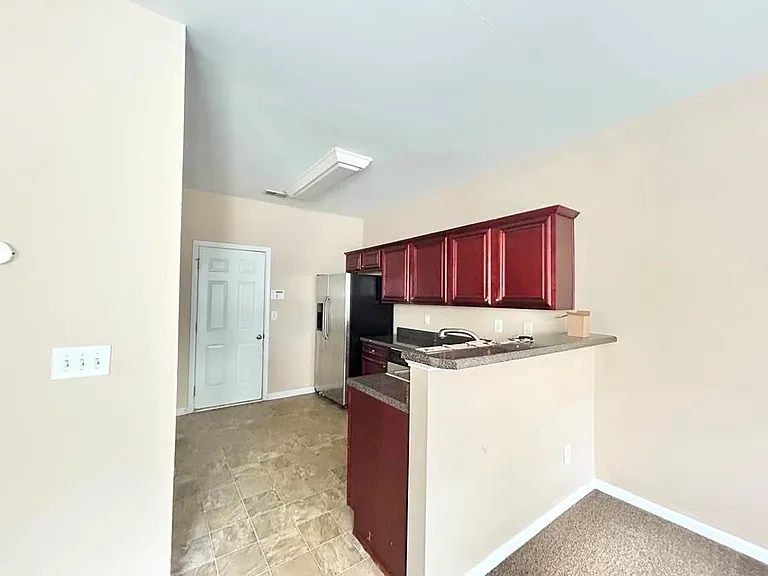 64 Creighton Ln — Photo 5