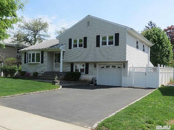 3rd image of 3 Edgewood Dr