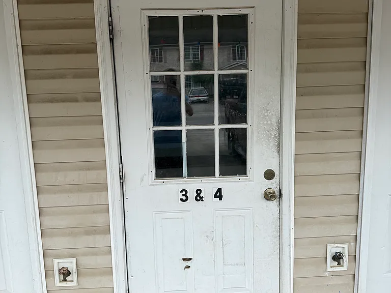 102 Nathan Cir NW #3 — Photo 2
