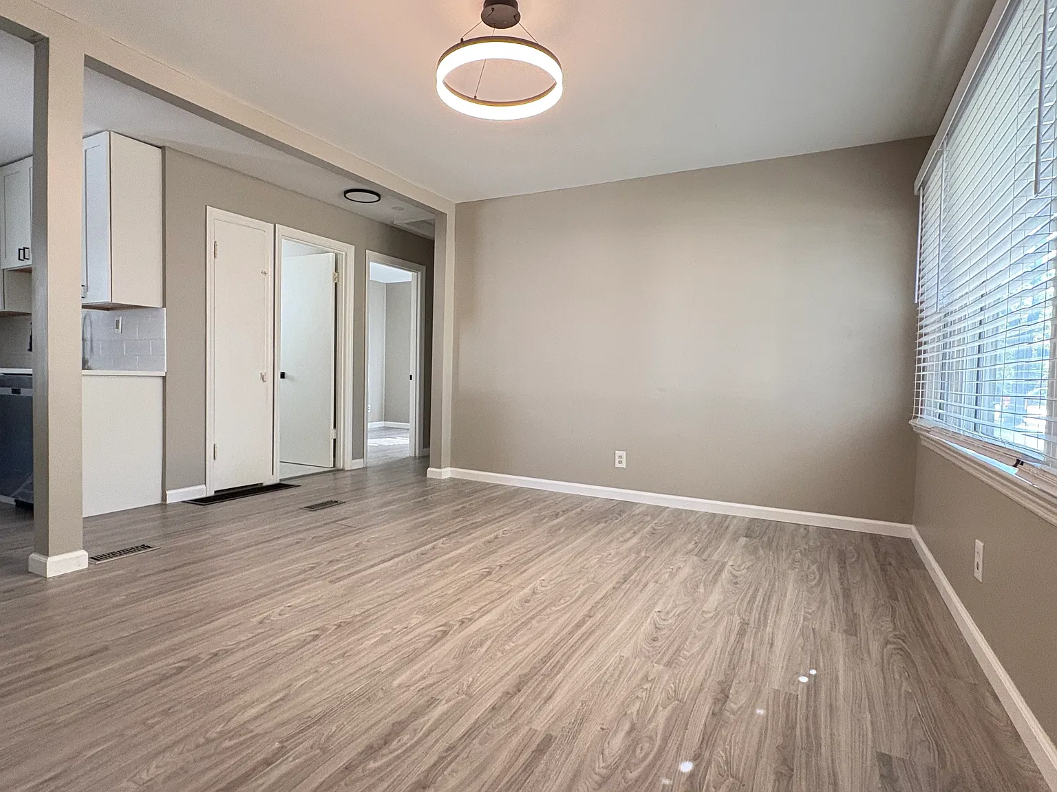 2 bed, 950 sqft, $1,350 — Photo 2